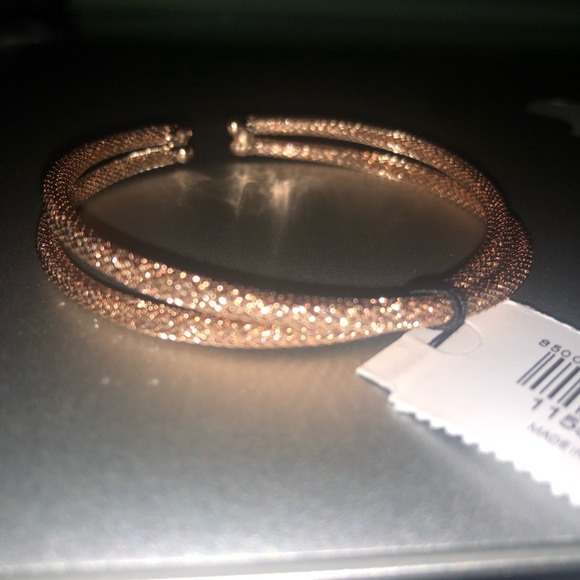 Express Rhinestone crisscross mesh cuff - Picture 4 of 13